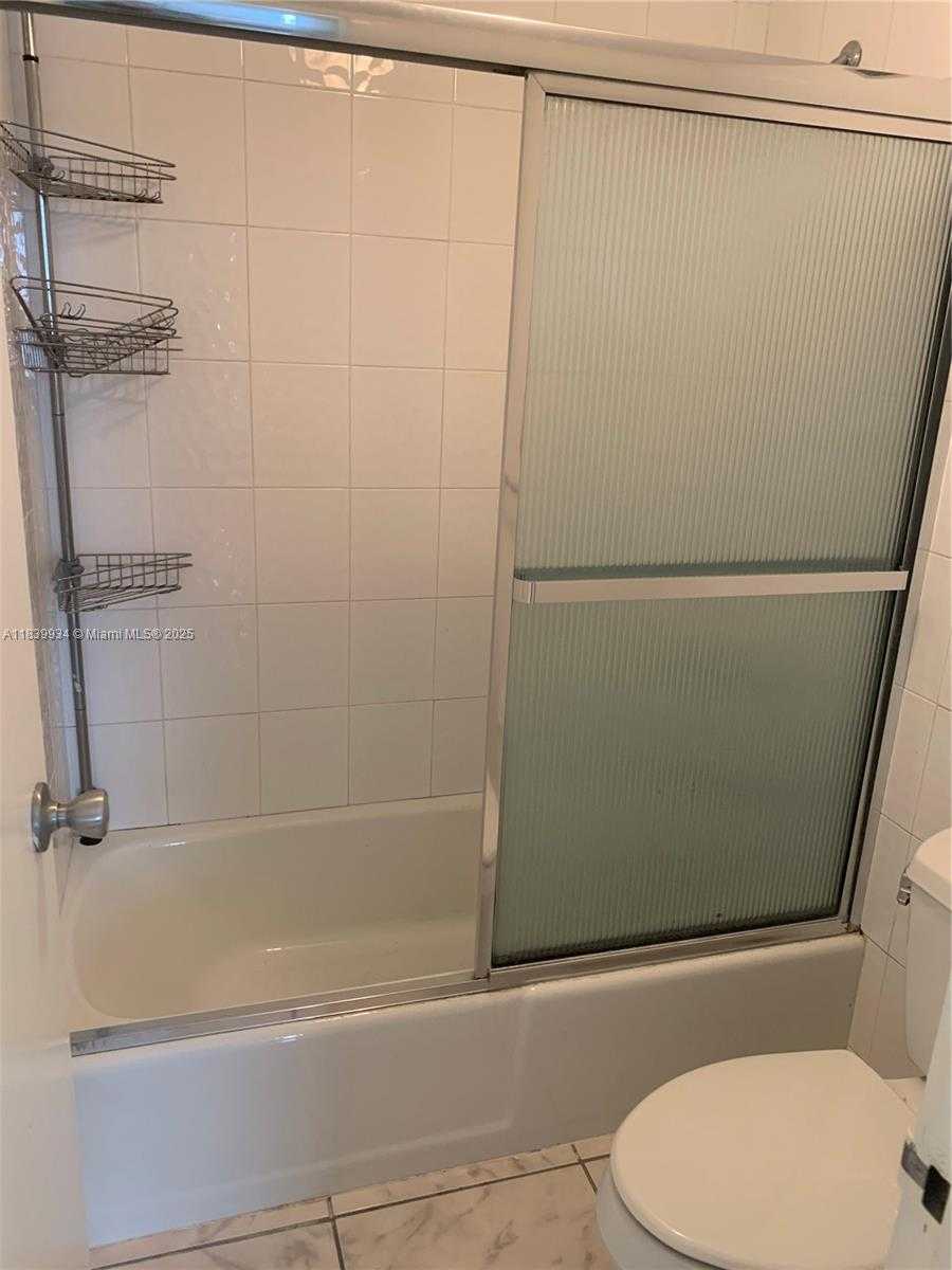 Small Image of 2899 COLLINS AVE #1102, Miami Beach Number 8