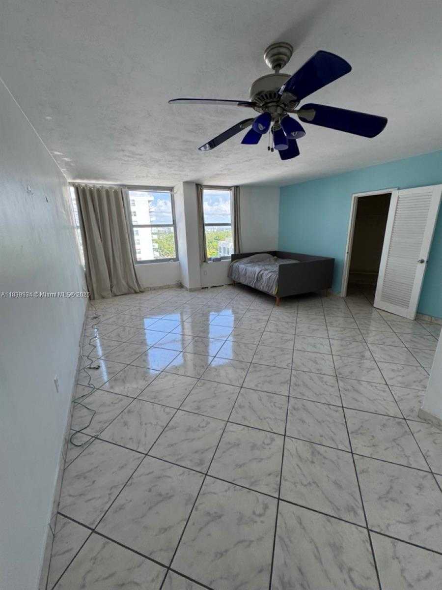 Small Image of 2899 COLLINS AVE #1102, Miami Beach Number 9