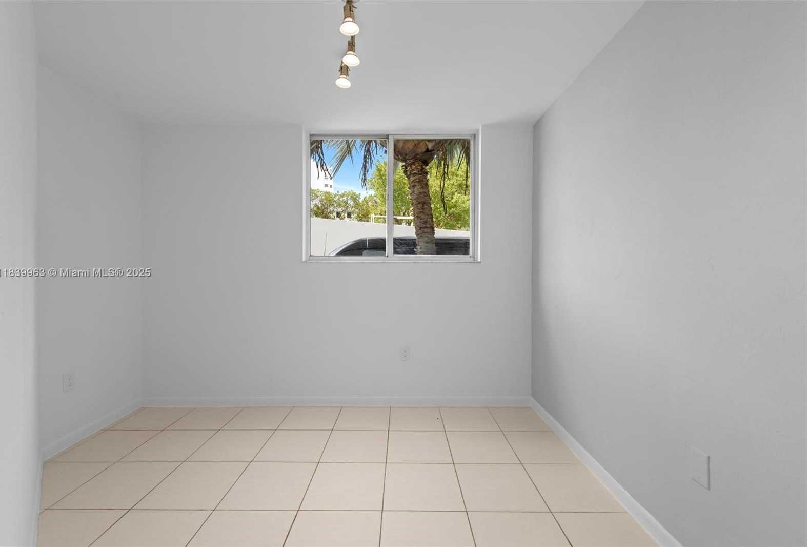 Small Image of 1688 WEST AVE #G-08, Miami Beach Number 17