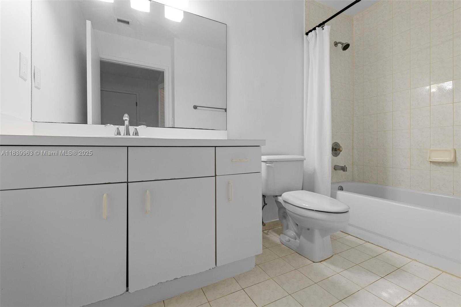 Small Image of 1688 WEST AVE #G-08, Miami Beach Number 19