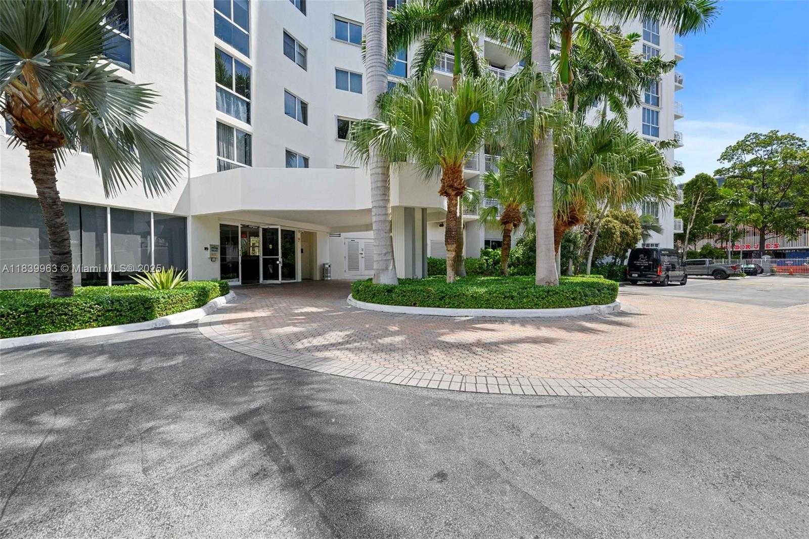 Small Image of 1688 WEST AVE #G-08, Miami Beach Number 2
