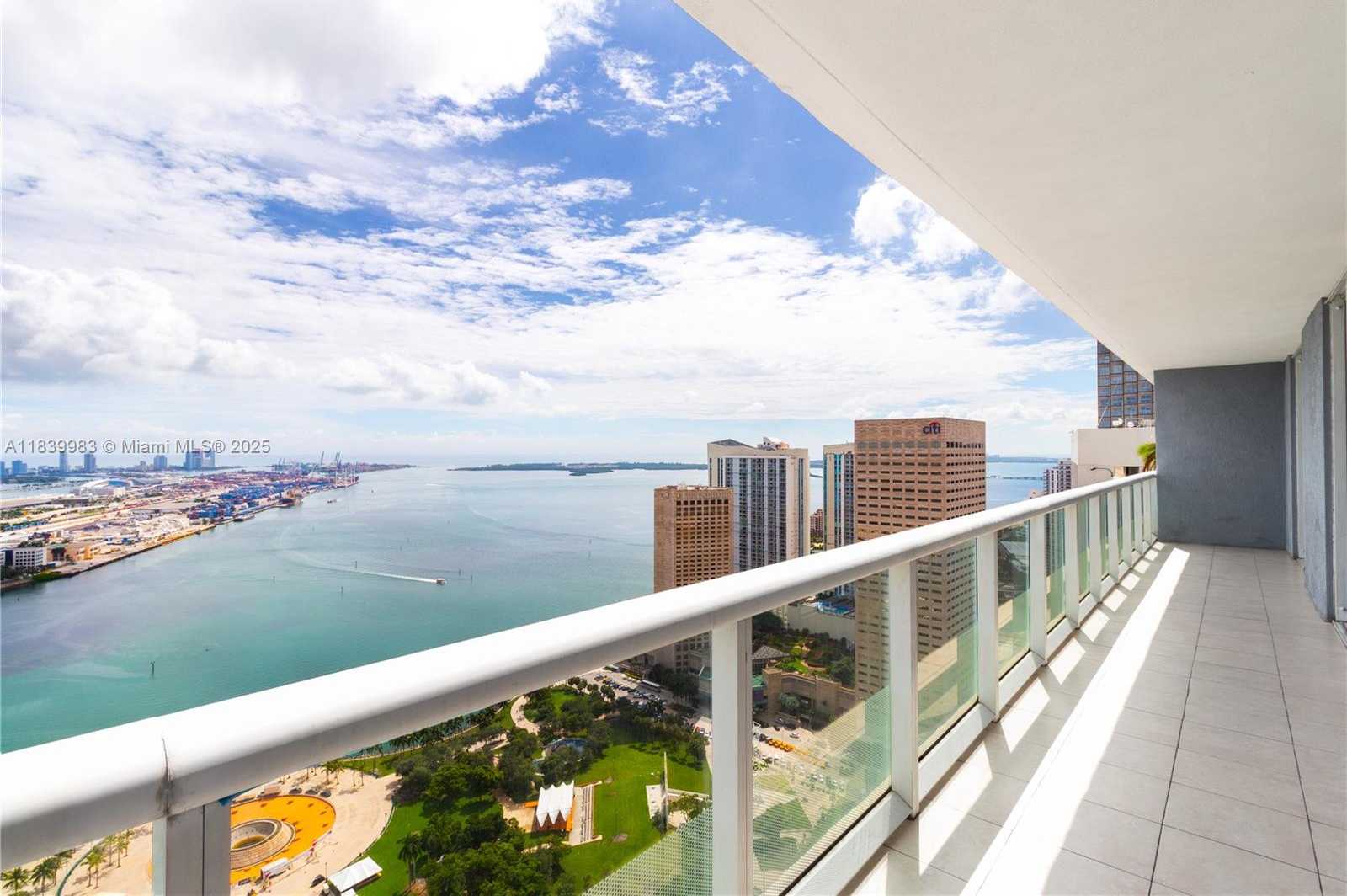Small Image of 50 BISCAYNE BLVD #4506, Miami Number 3
