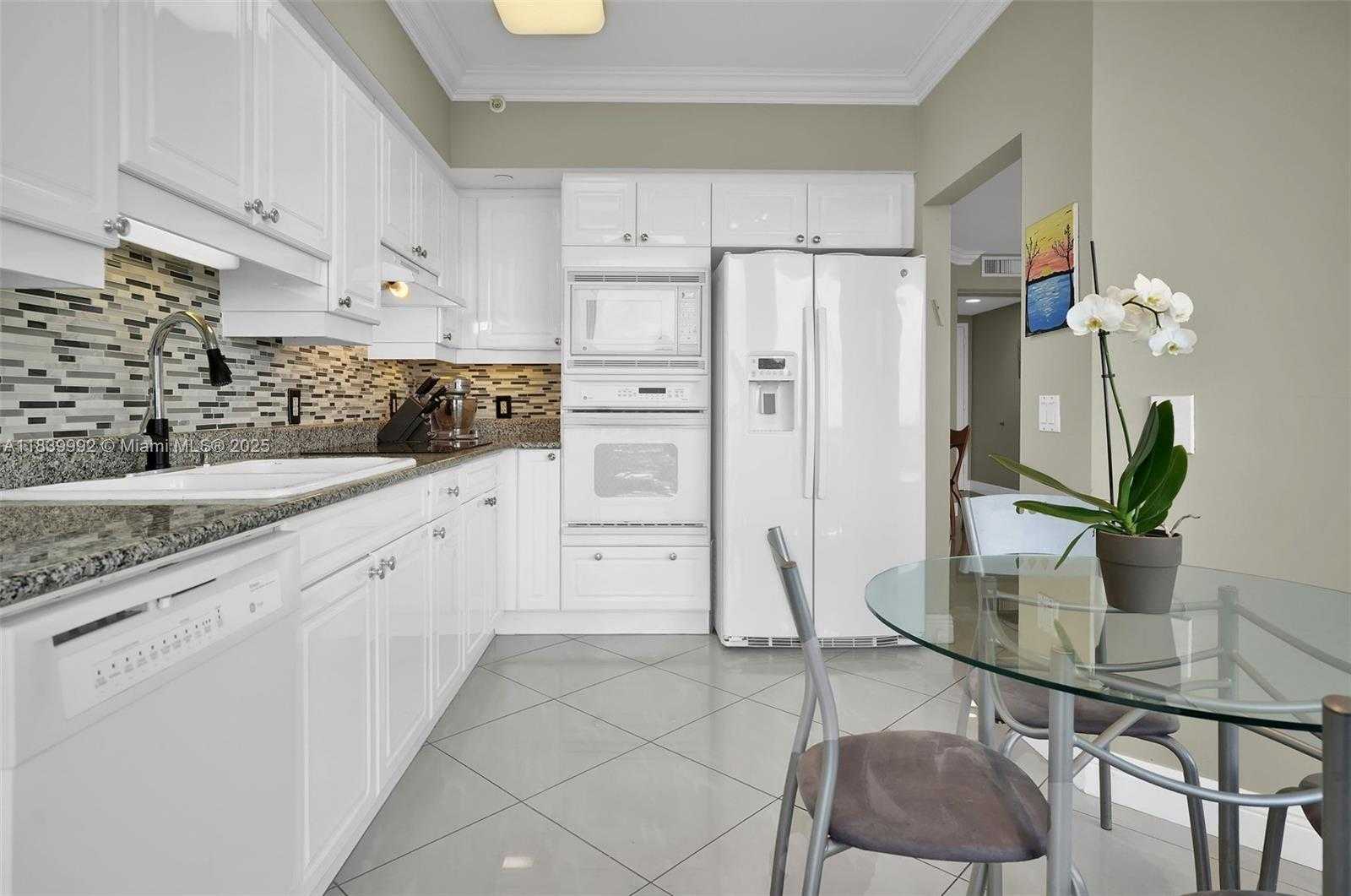 Small Image of 4779 COLLINS AVE #3406, Miami Beach Number 17