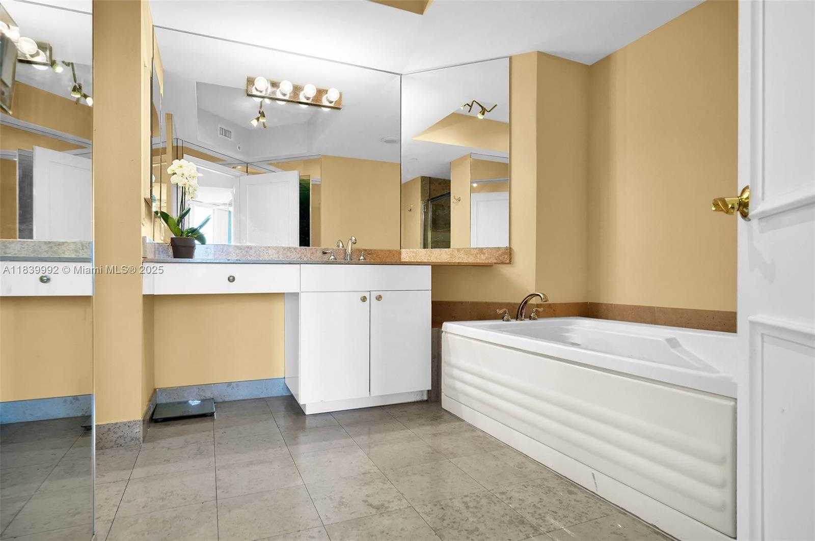 Small Image of 4779 COLLINS AVE #3406, Miami Beach Number 25