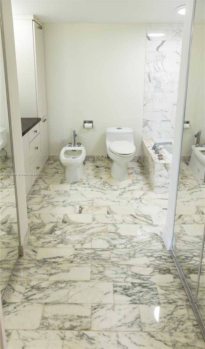Small Image of 6423 COLLINS AVE #1101, Miami Beach Number 14