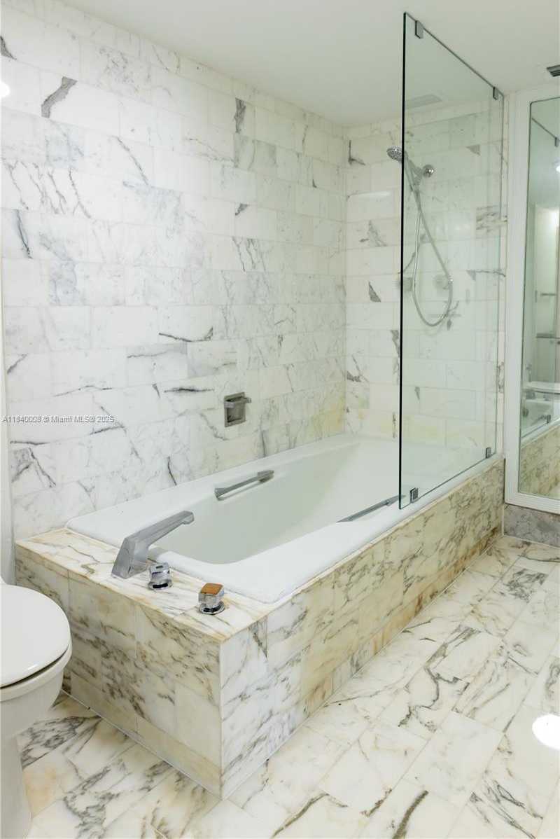Small Image of 6423 COLLINS AVE #1101, Miami Beach Number 15