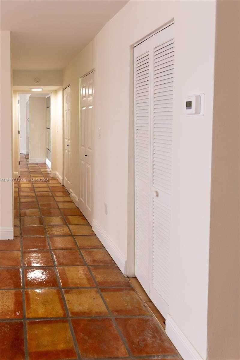 Small Image of 6423 COLLINS AVE #1101, Miami Beach Number 17