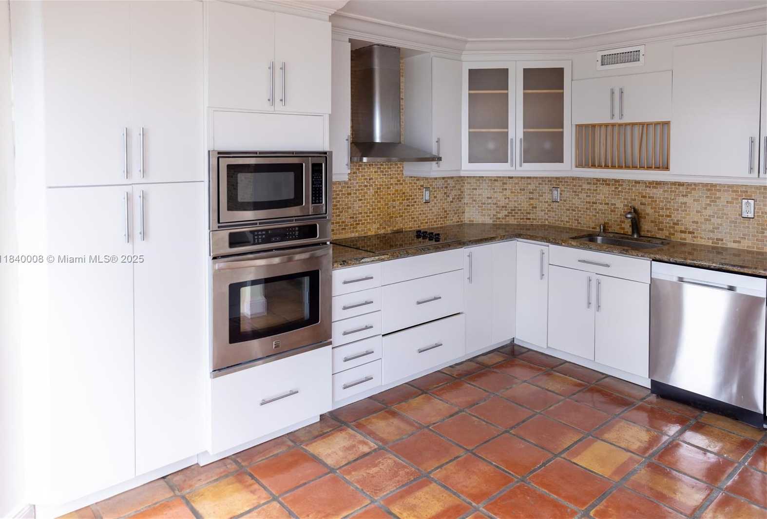 Small Image of 6423 COLLINS AVE #1101, Miami Beach Number 4