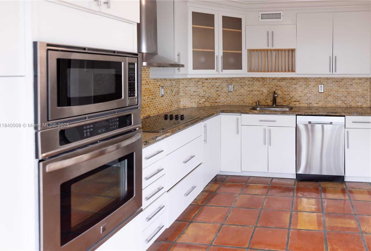 Small Image of 6423 COLLINS AVE #1101, Miami Beach Number 5