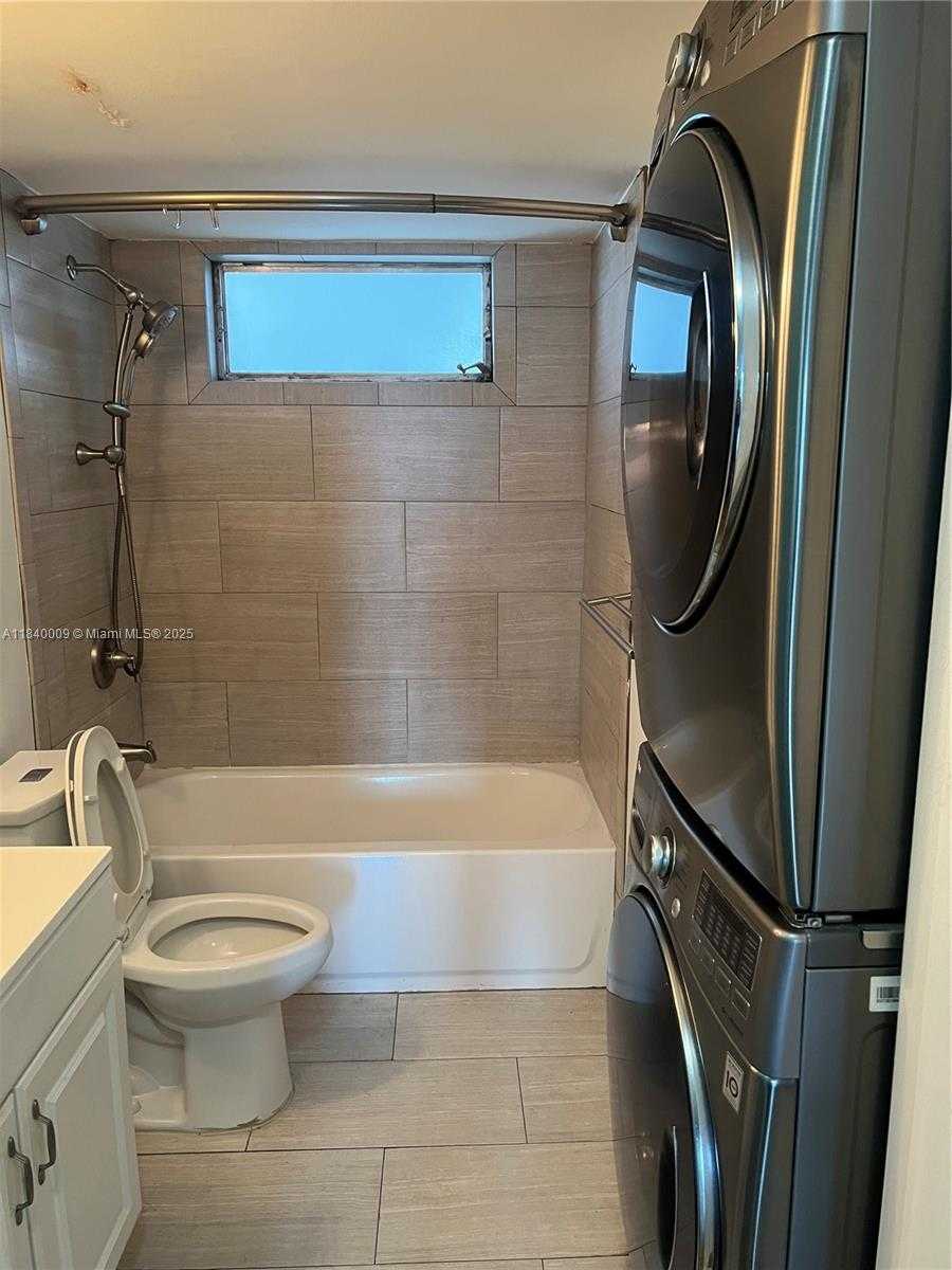 Small Image of 7705 ABBOTT AVE #305, Miami Beach Number 17