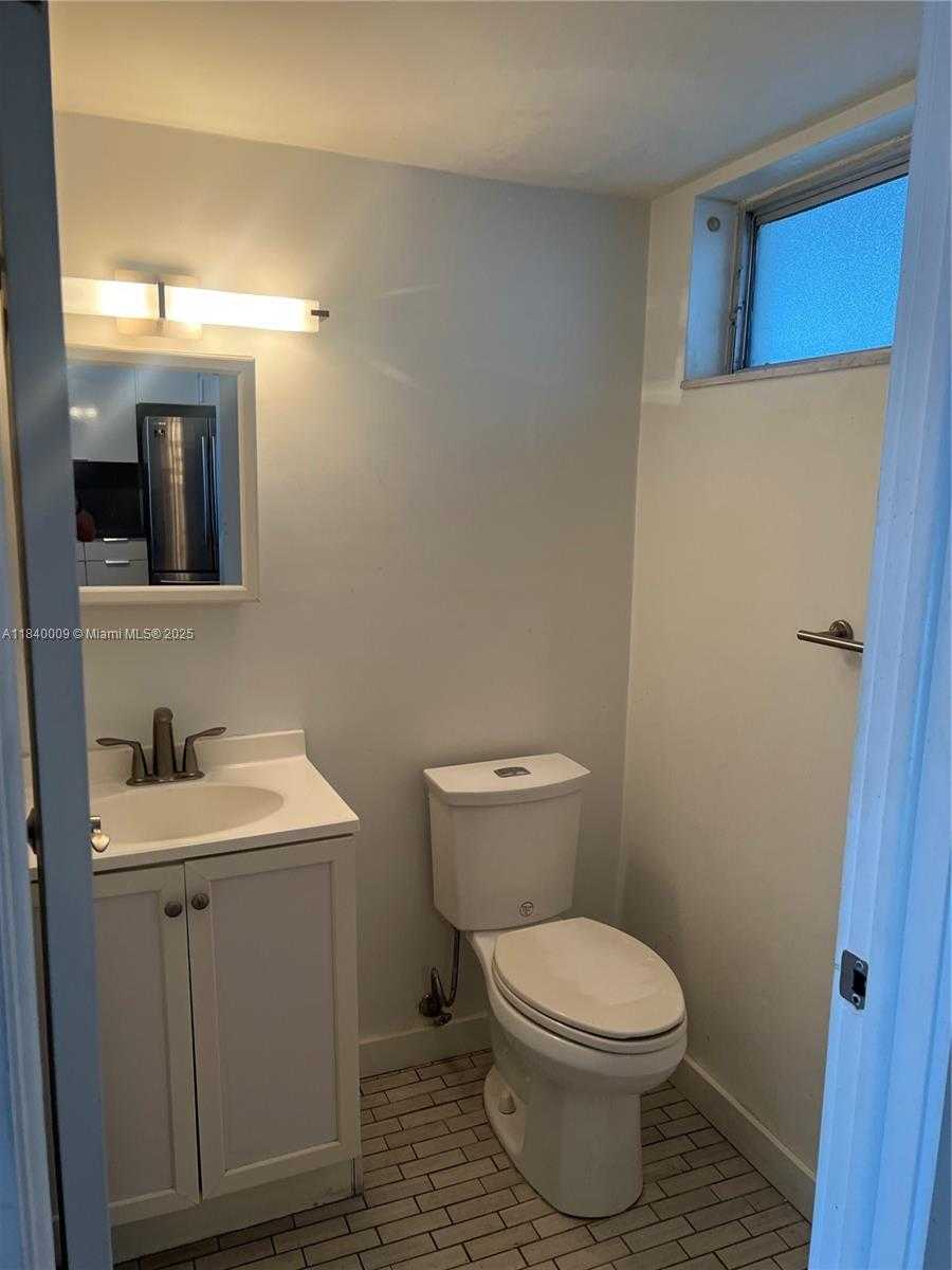 Small Image of 7705 ABBOTT AVE #305, Miami Beach Number 18