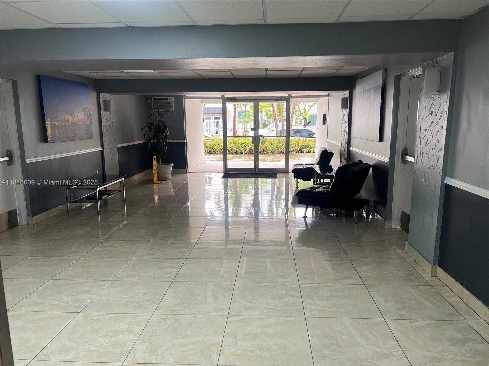 Small Image of 7705 ABBOTT AVE #305, Miami Beach Number 2