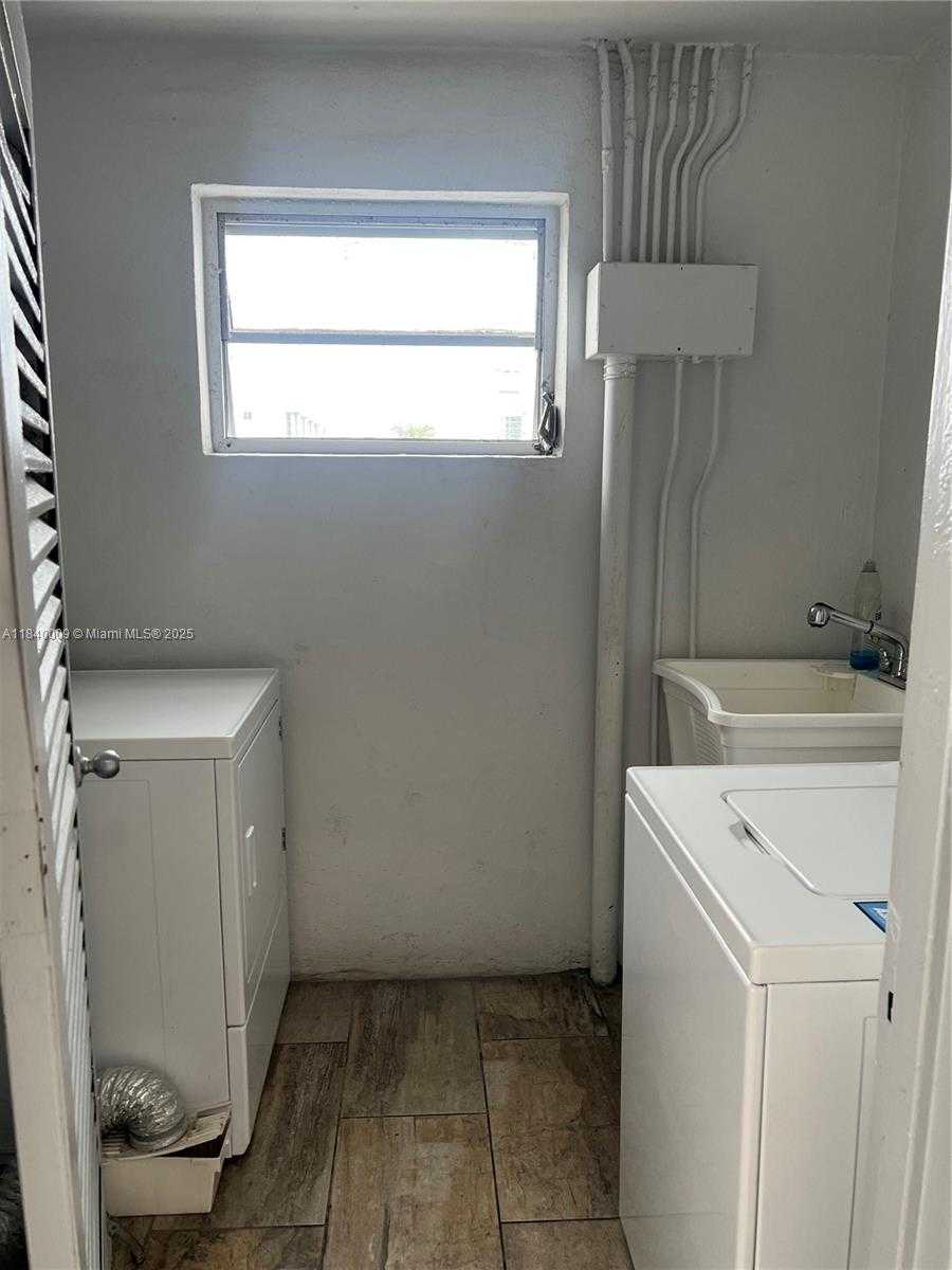 Small Image of 7705 ABBOTT AVE #305, Miami Beach Number 21