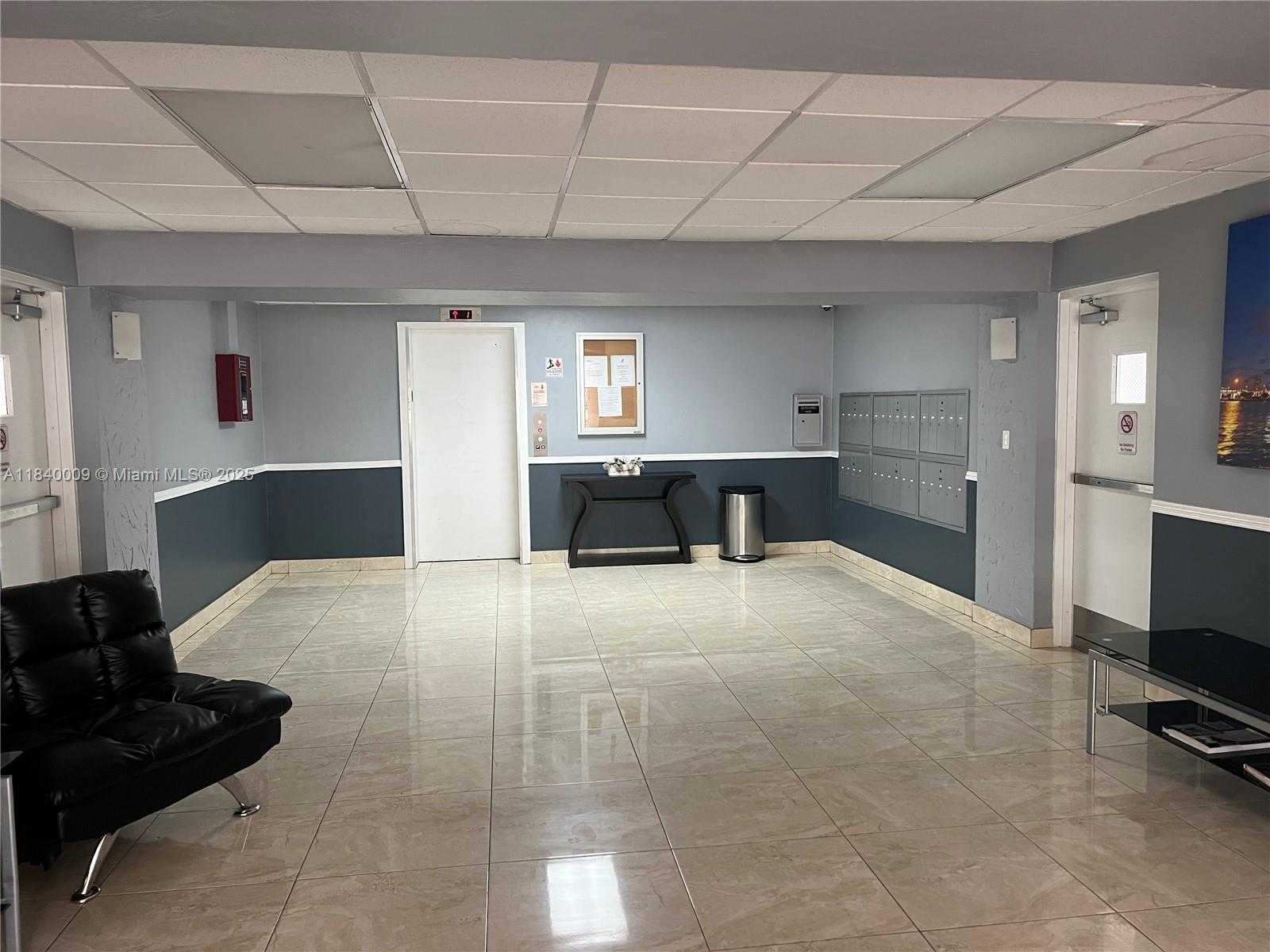 Small Image of 7705 ABBOTT AVE #305, Miami Beach Number 4