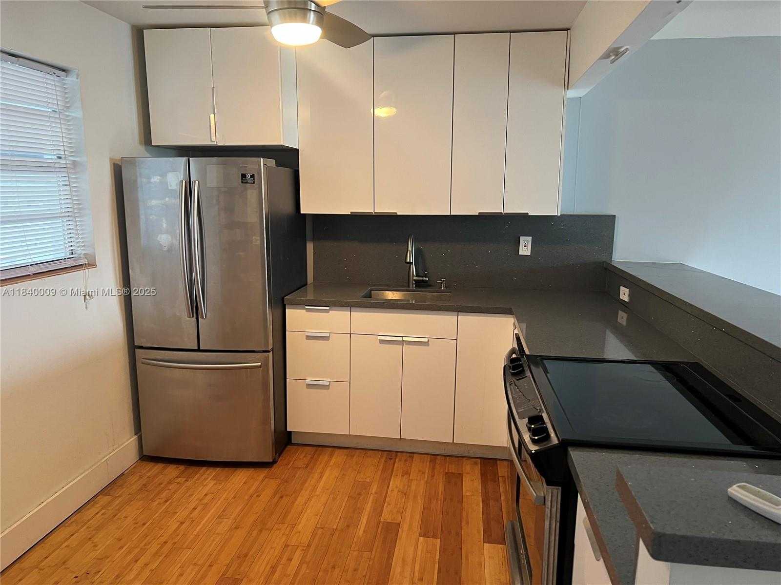 Small Image of 7705 ABBOTT AVE #305, Miami Beach Number 8