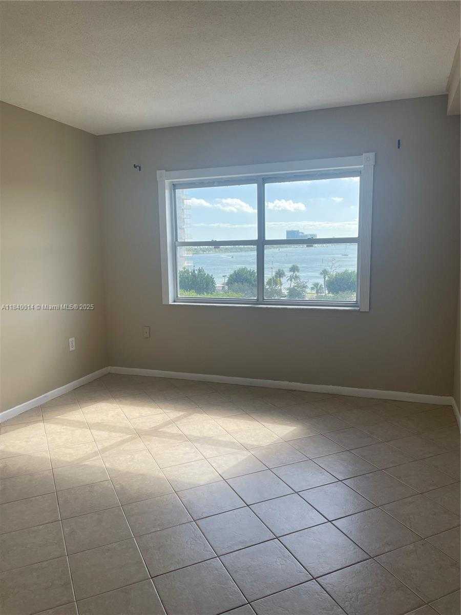 Small Image of 400 KINGS POINT DR #507, Sunny Isles Beach Number 10