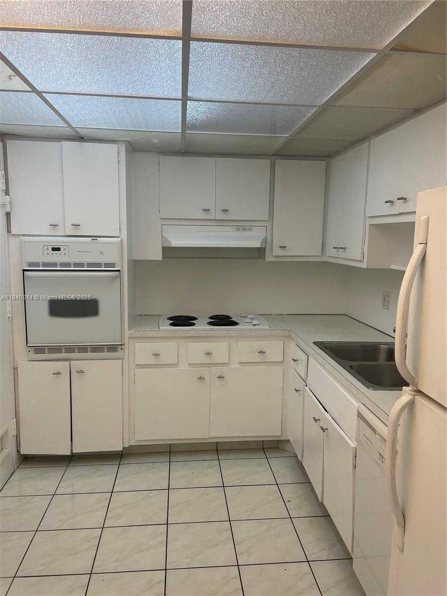 Small Image of 400 KINGS POINT DR #507, Sunny Isles Beach Number 11