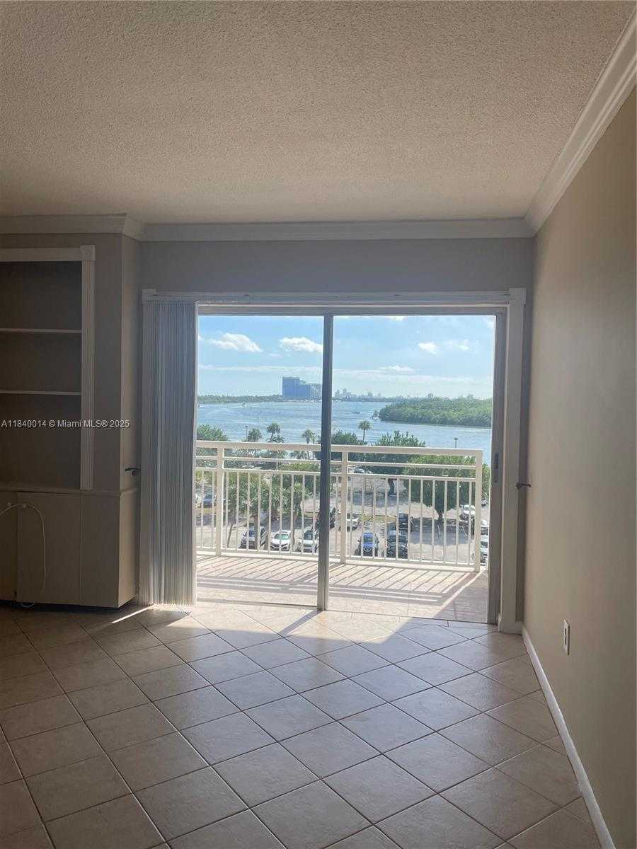 Small Image of 400 KINGS POINT DR #507, Sunny Isles Beach Number 4