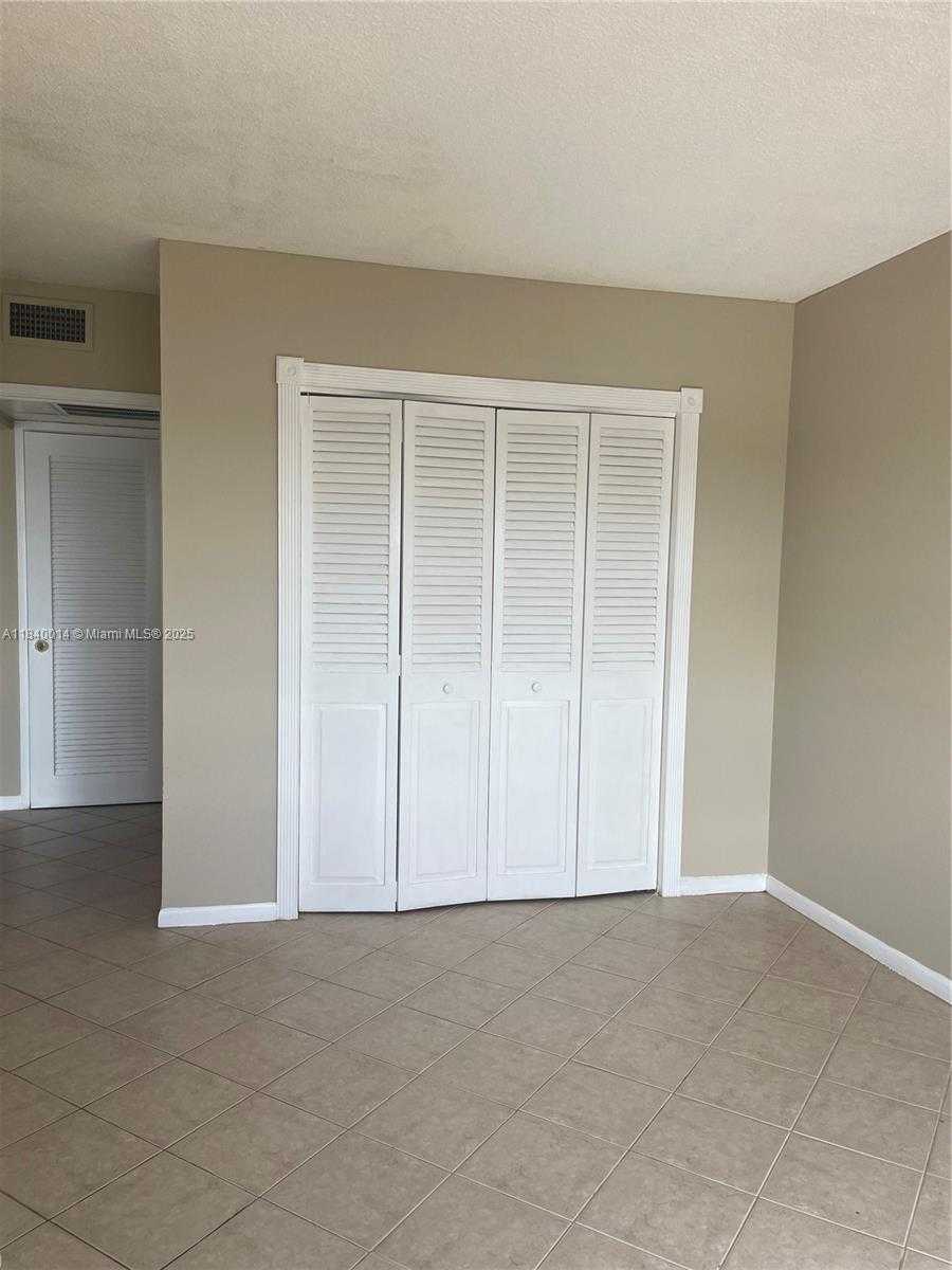 Small Image of 400 KINGS POINT DR #507, Sunny Isles Beach Number 6