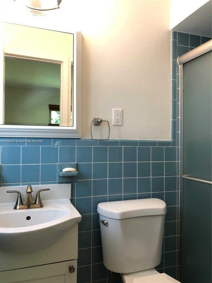 Small Image of 922 MONTEREY ST, Coral Gables Number 11
