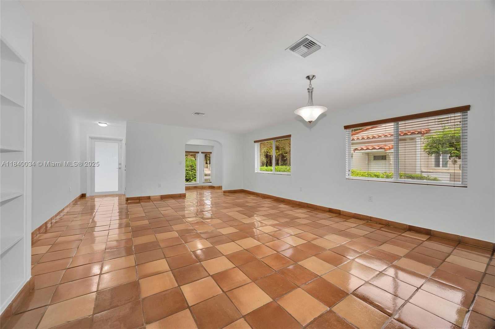 Small Image of 922 MONTEREY ST, Coral Gables Number 3