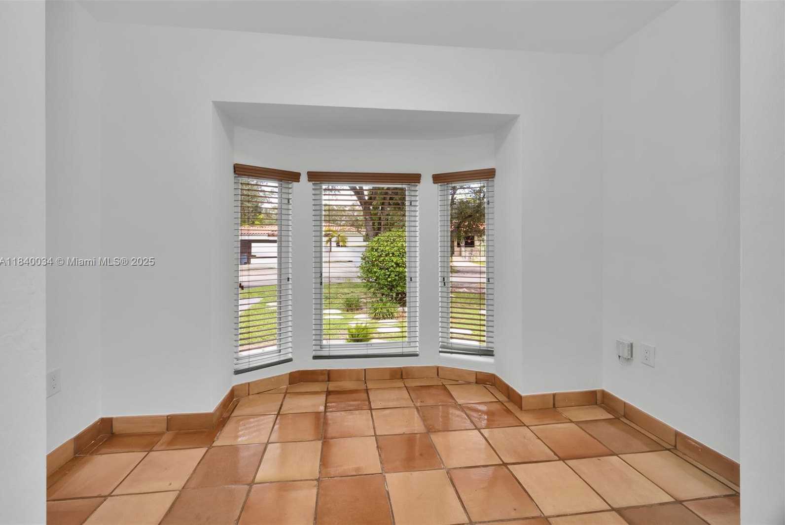 Small Image of 922 MONTEREY ST, Coral Gables Number 8