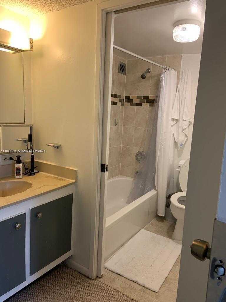 Small Image of 17021 NORTH BAY RD #221, Sunny Isles Beach Number 10