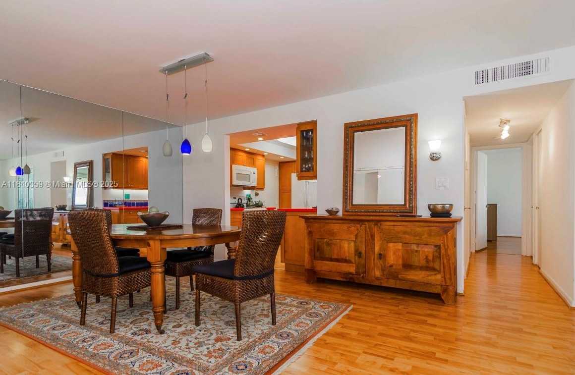 Small Image of 11 ISLAND AVE #1210, Miami Beach Number 3