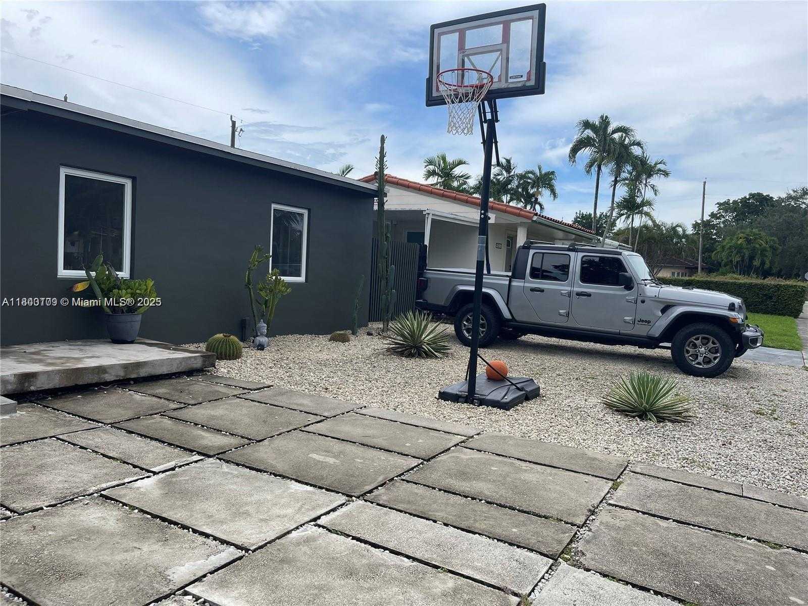 Small Image of 6321 SOUTH WEST 43RD ST, South Miami Number 2