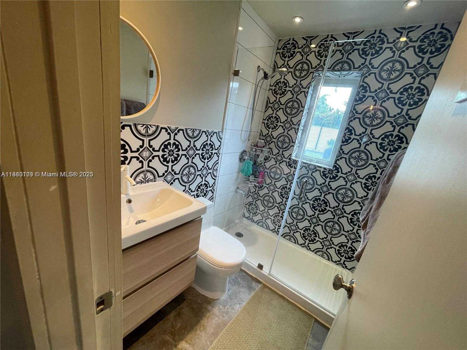 Small Image of 6321 SOUTH WEST 43RD ST, South Miami Number 5