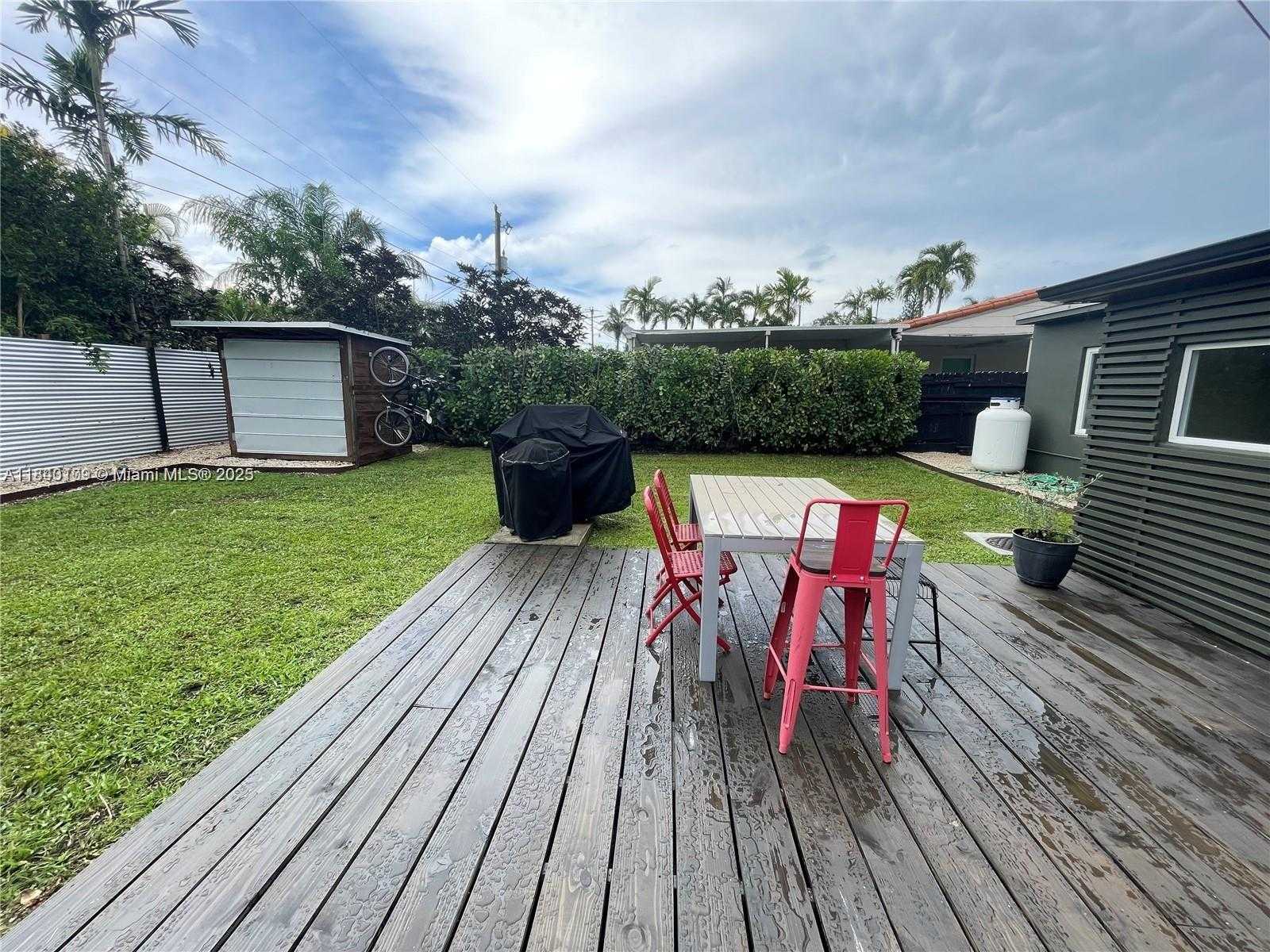 Small Image of 6321 SOUTH WEST 43RD ST, South Miami Number 7