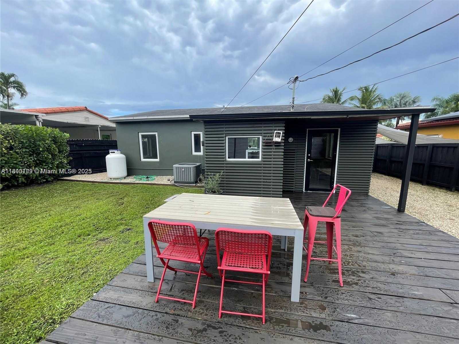Small Image of 6321 SOUTH WEST 43RD ST, South Miami Number 8