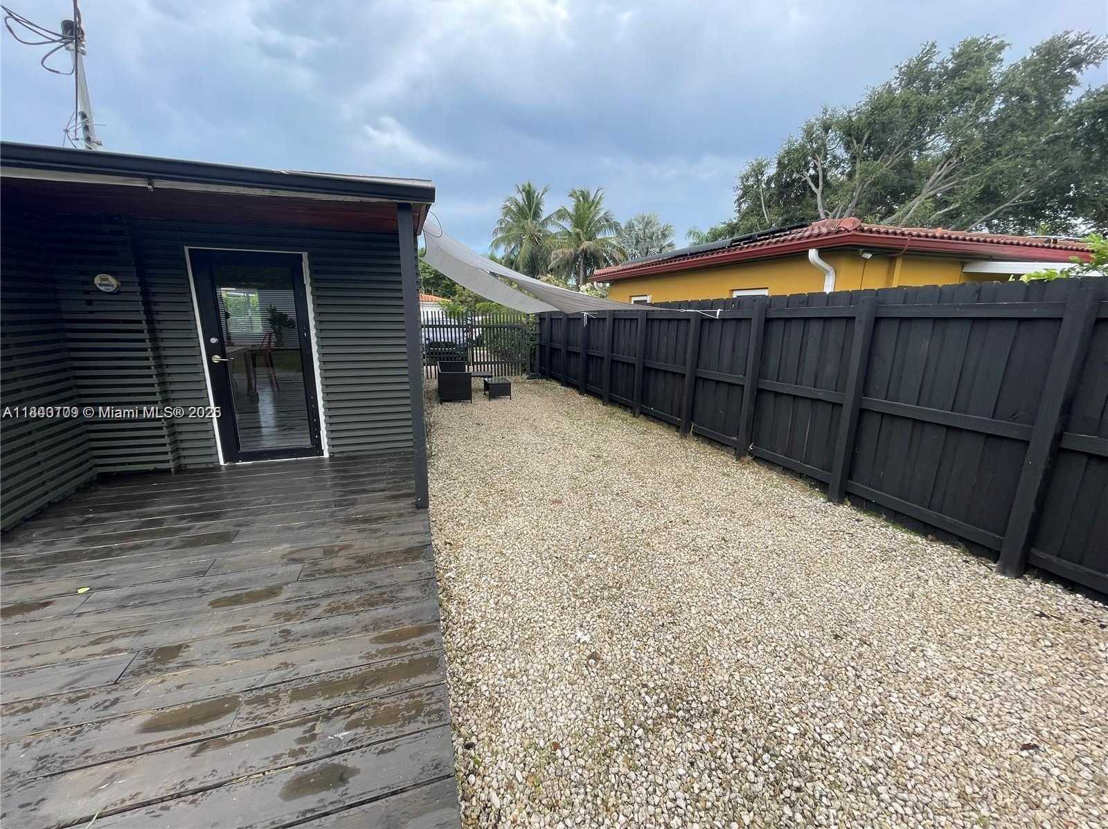 Small Image of 6321 SOUTH WEST 43RD ST, South Miami Number 9