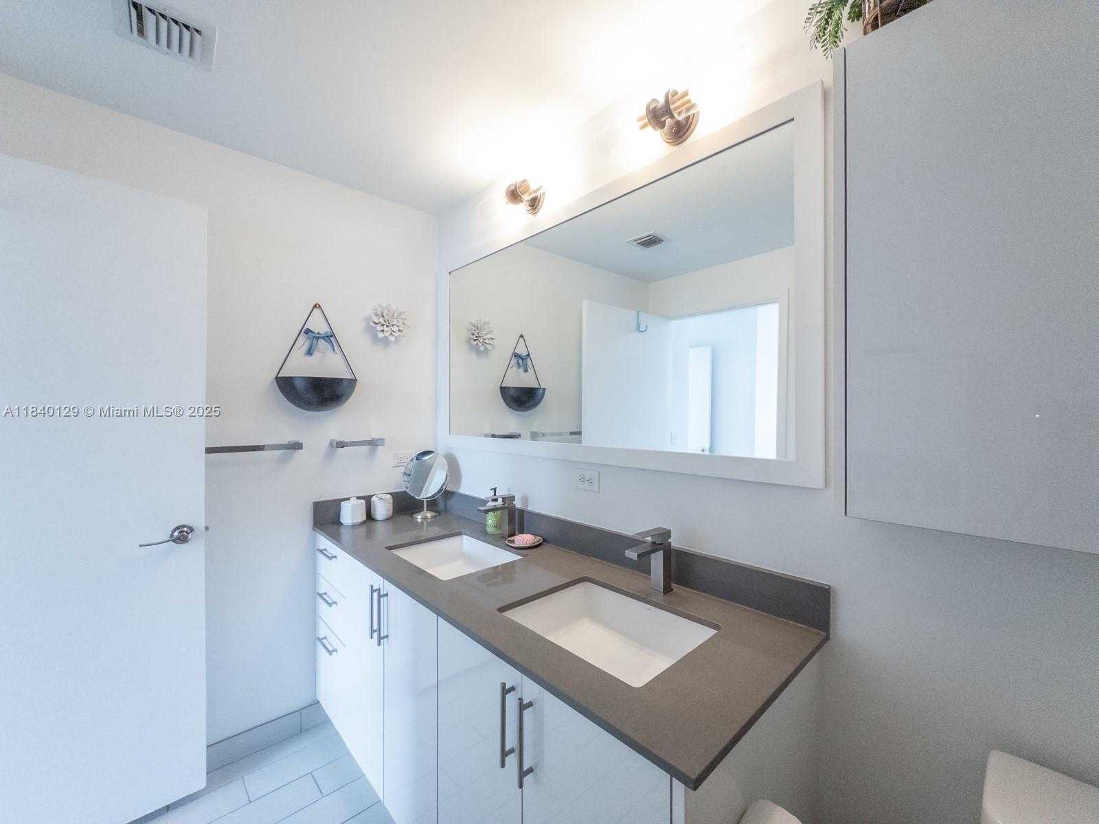 Small Image of 999 SOUTH WEST 1ST AVE #3204, Miami Number 14