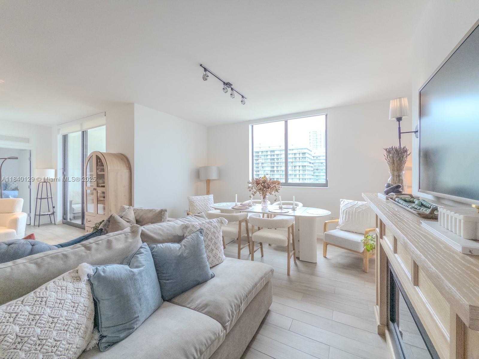 Small Image of 999 SOUTH WEST 1ST AVE #3204, Miami Number 5