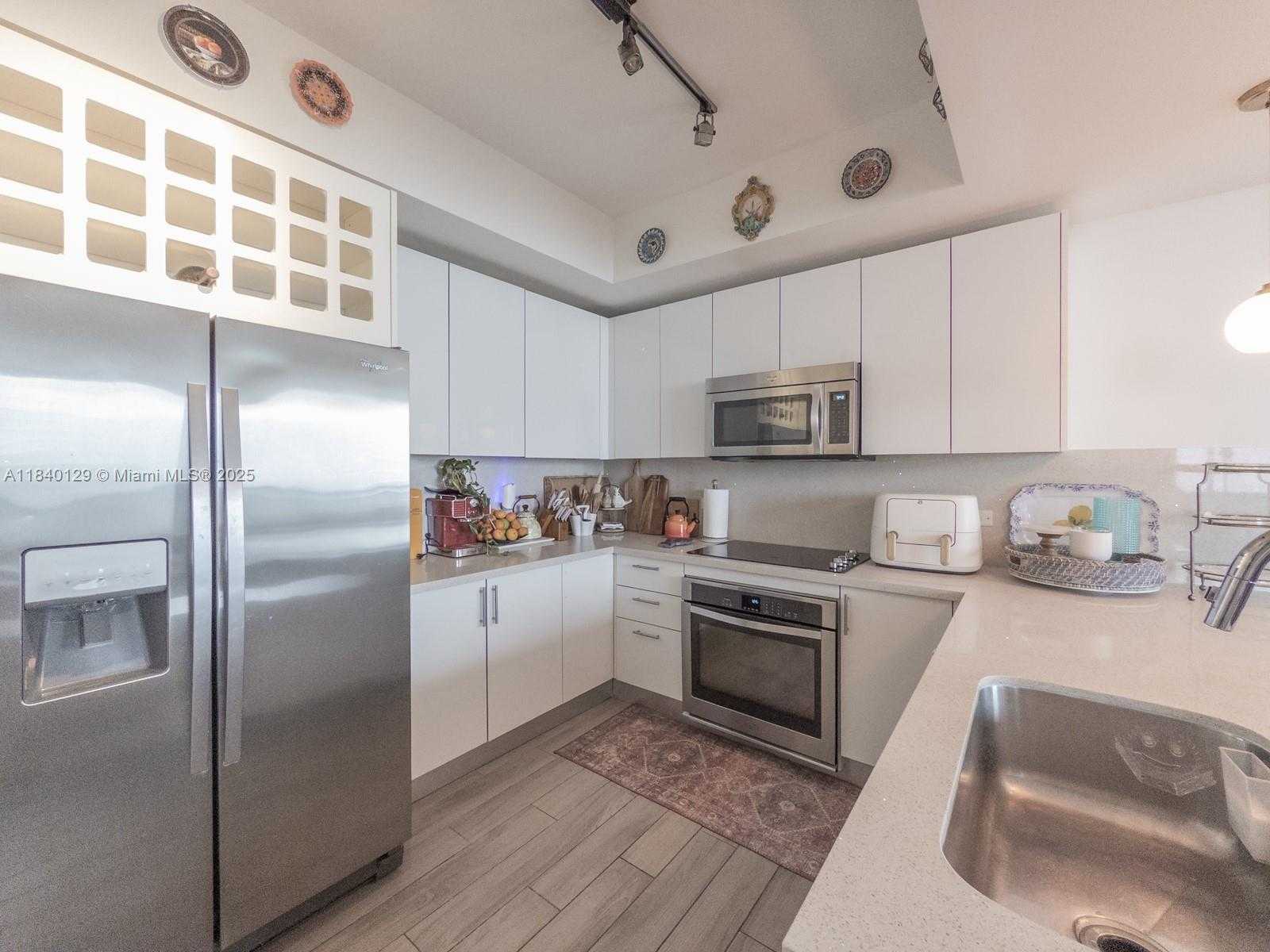 Small Image of 999 SOUTH WEST 1ST AVE #3204, Miami Number 7