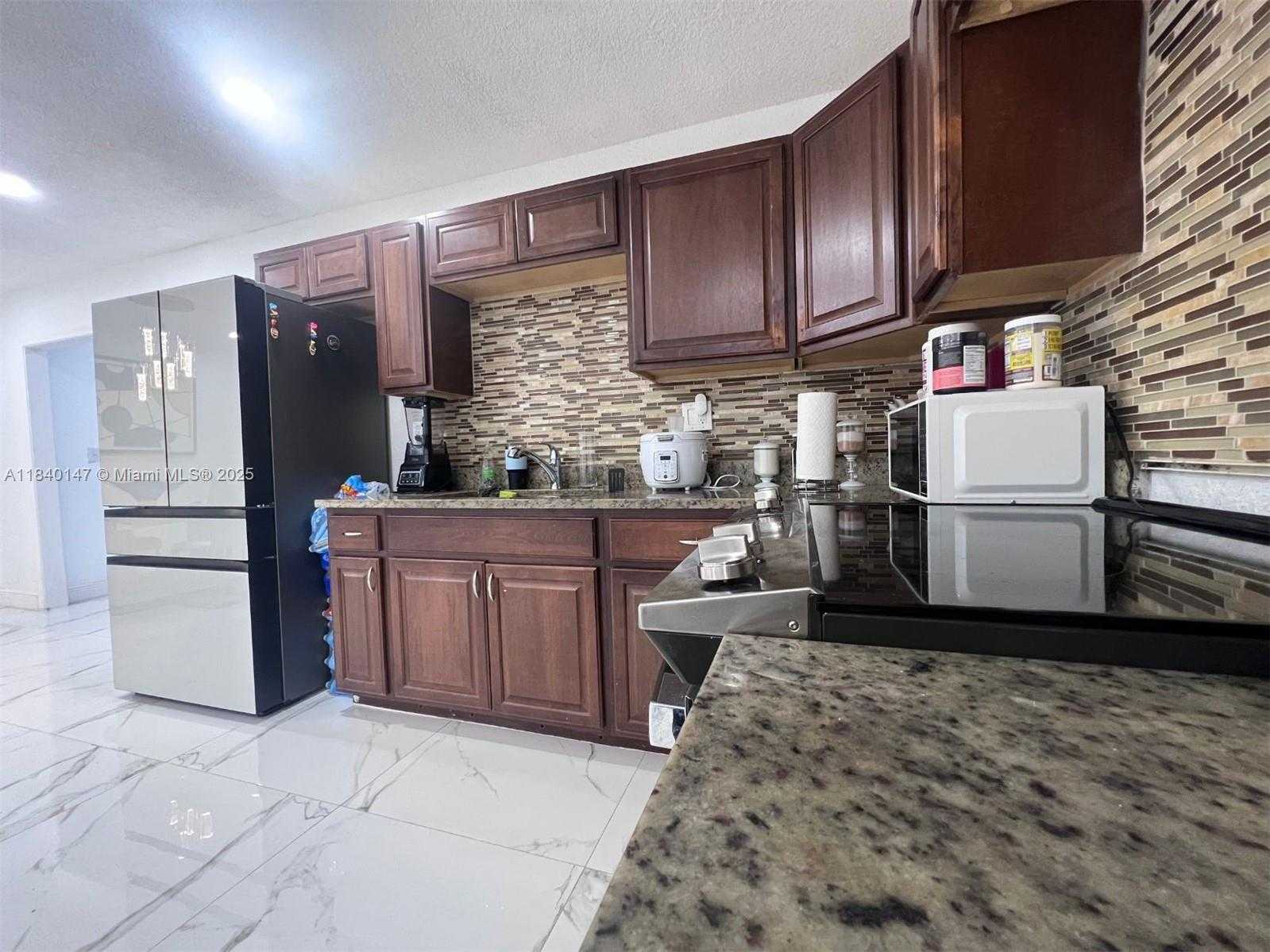 Small Image of 2001 SOUTH WEST 85TH AVE, North Lauderdale Number 10