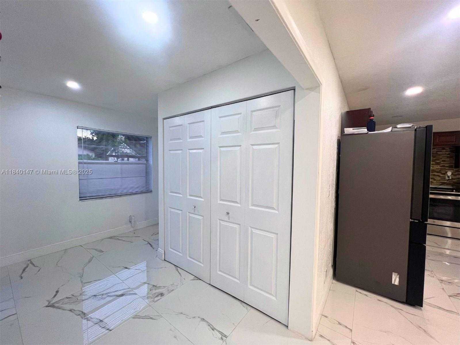 Small Image of 2001 SOUTH WEST 85TH AVE, North Lauderdale Number 13