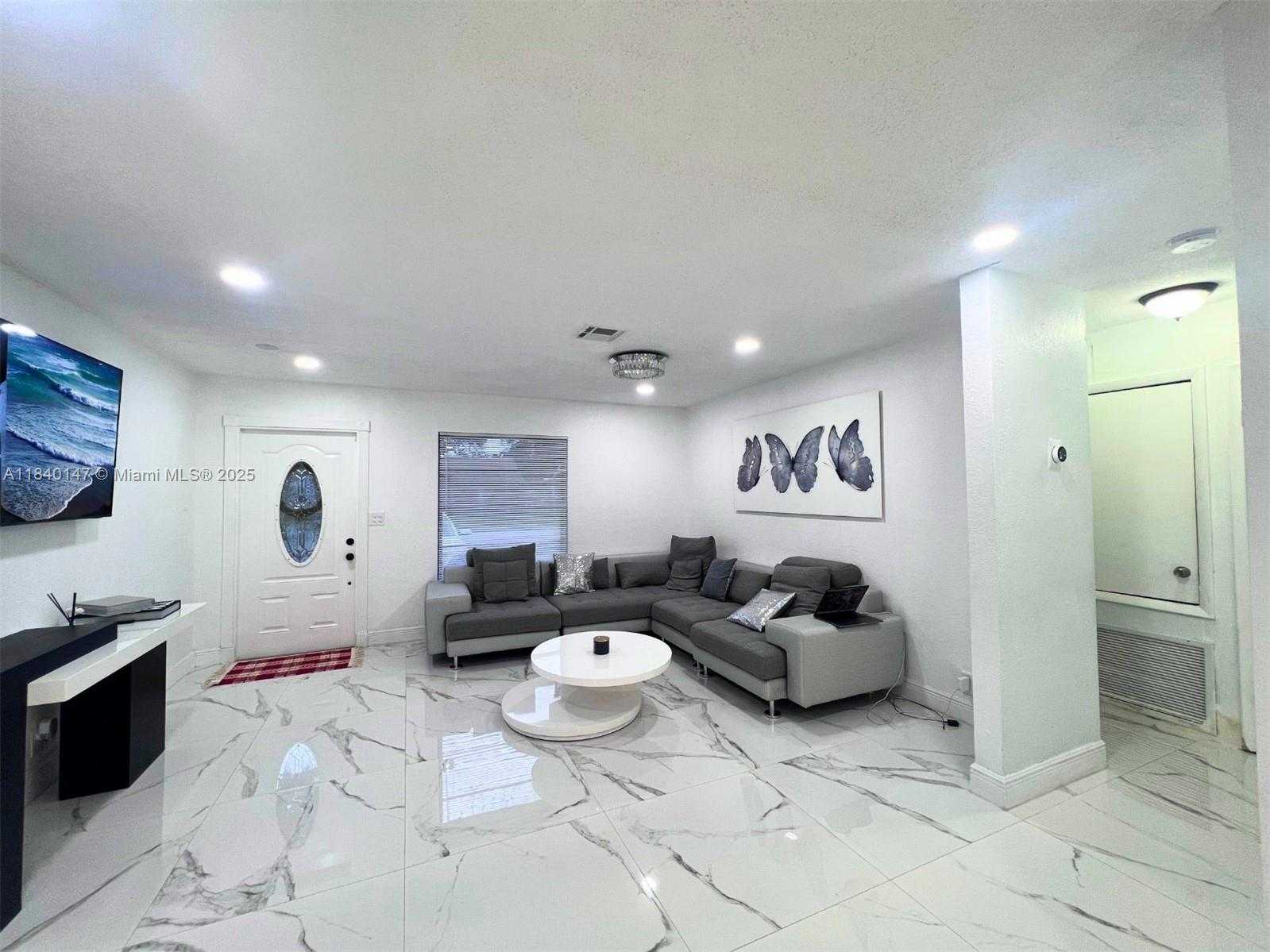Small Image of 2001 SOUTH WEST 85TH AVE, North Lauderdale Number 6