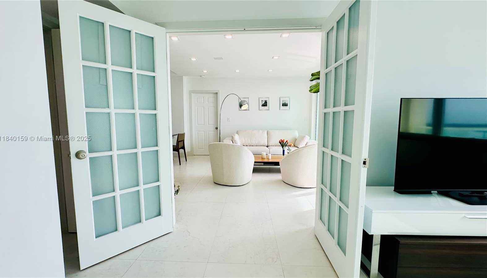 Small Image of 800 CLAUGHTON ISLAND DR #1903, Miami Number 19