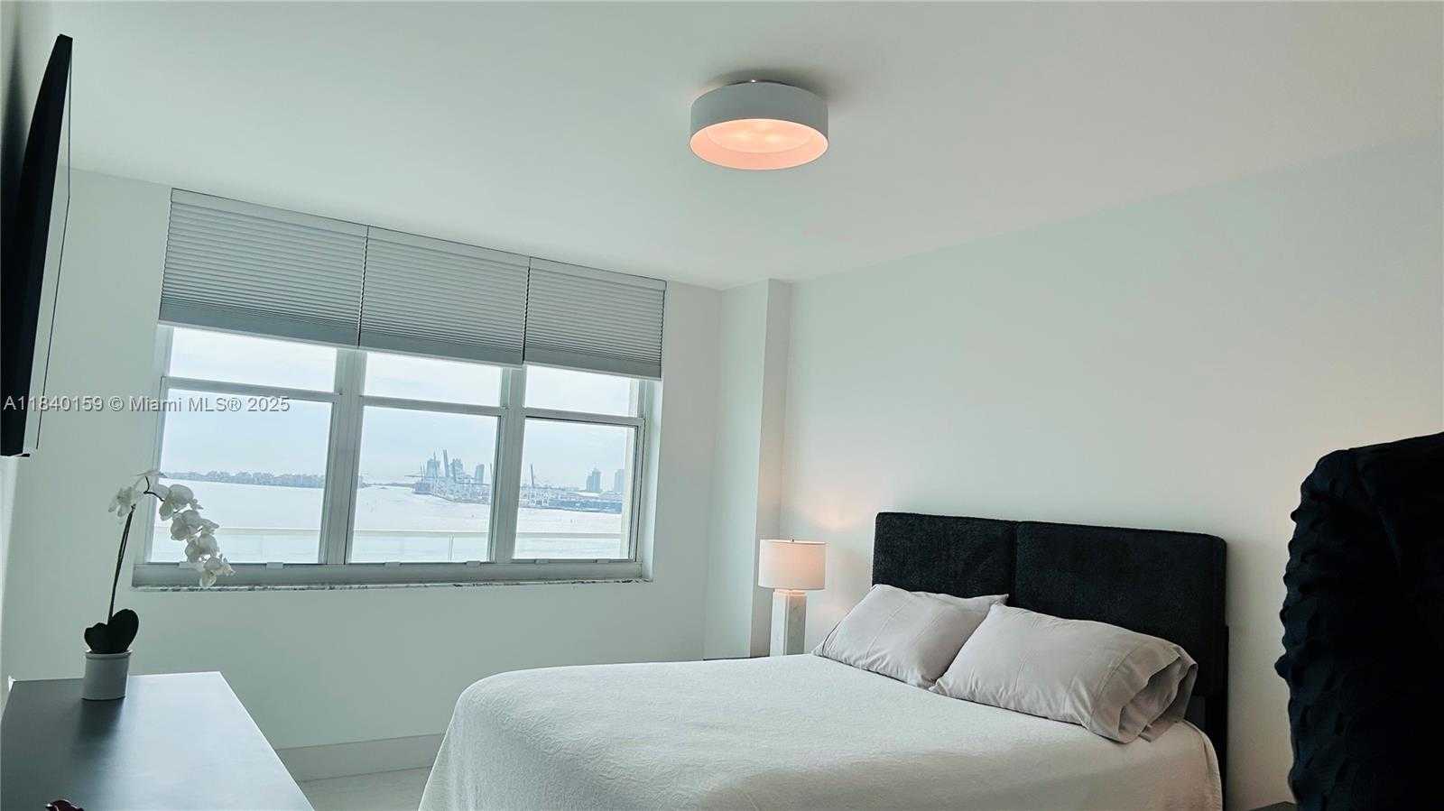 Small Image of 800 CLAUGHTON ISLAND DR #1903, Miami Number 24