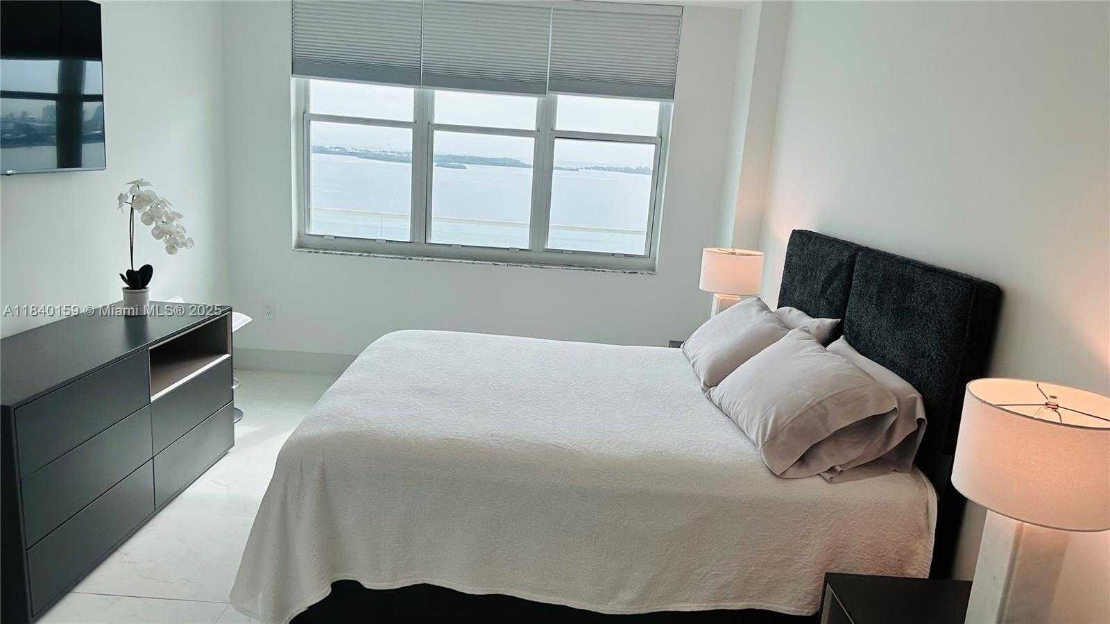 Small Image of 800 CLAUGHTON ISLAND DR #1903, Miami Number 26