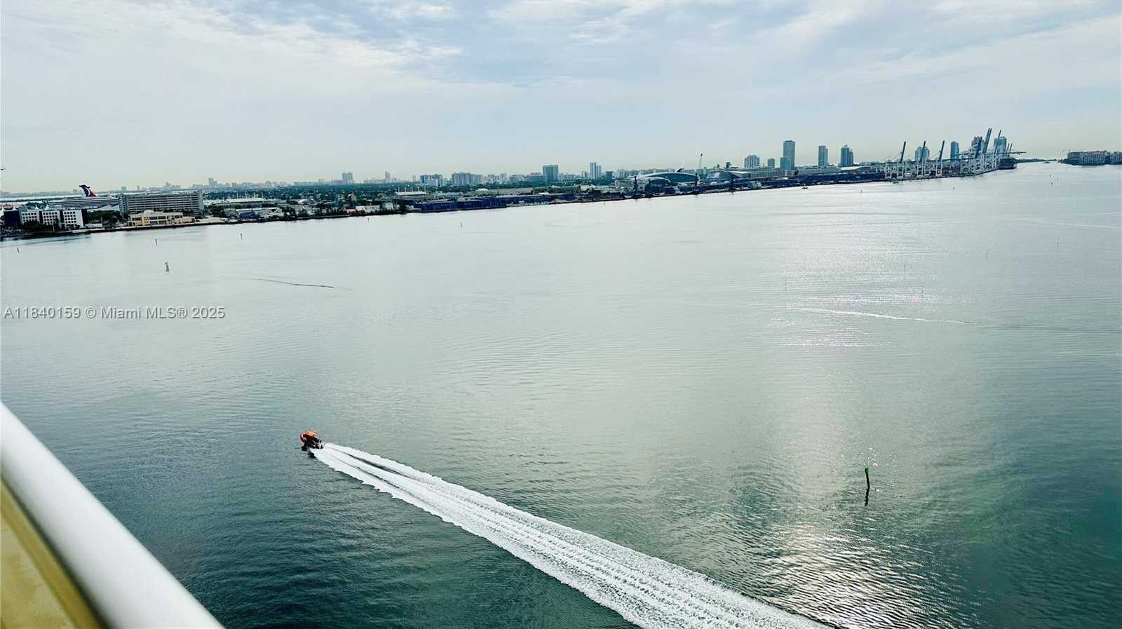 Small Image of 800 CLAUGHTON ISLAND DR #1903, Miami Number 3