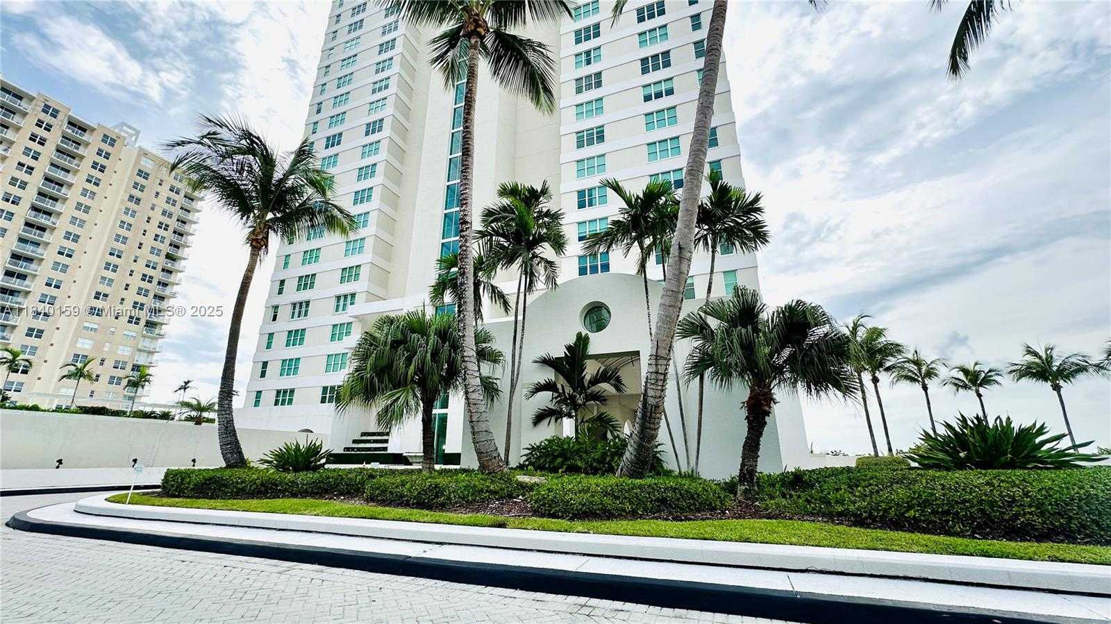 Small Image of 800 CLAUGHTON ISLAND DR #1903, Miami Number 35