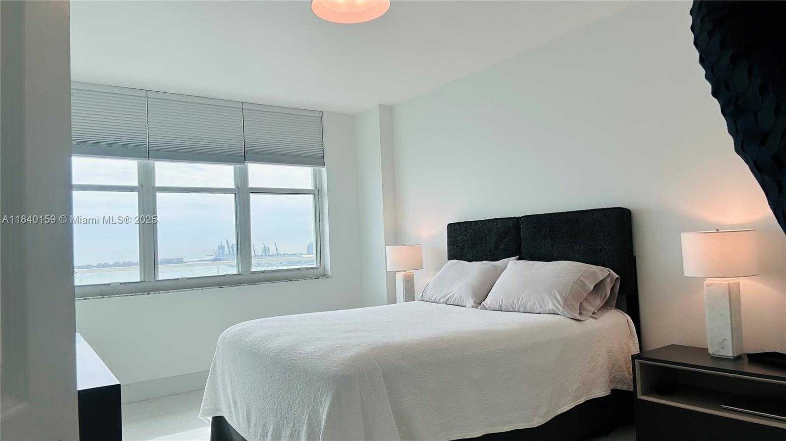 Small Image of 800 CLAUGHTON ISLAND DR #1903, Miami Number 39