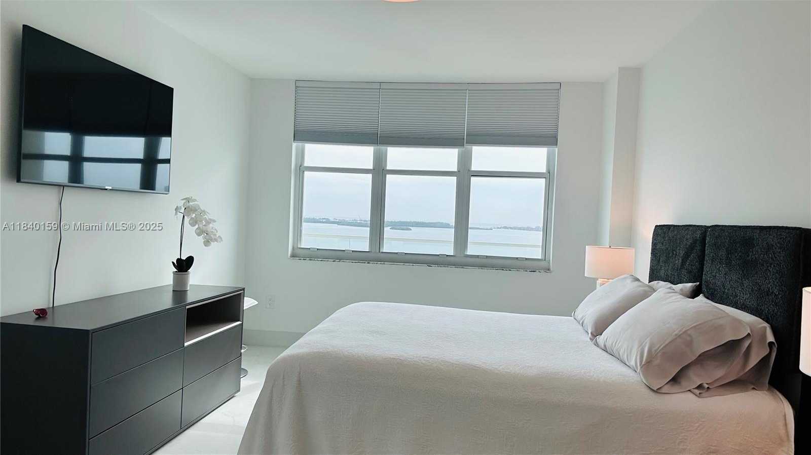 Small Image of 800 CLAUGHTON ISLAND DR #1903, Miami Number 41