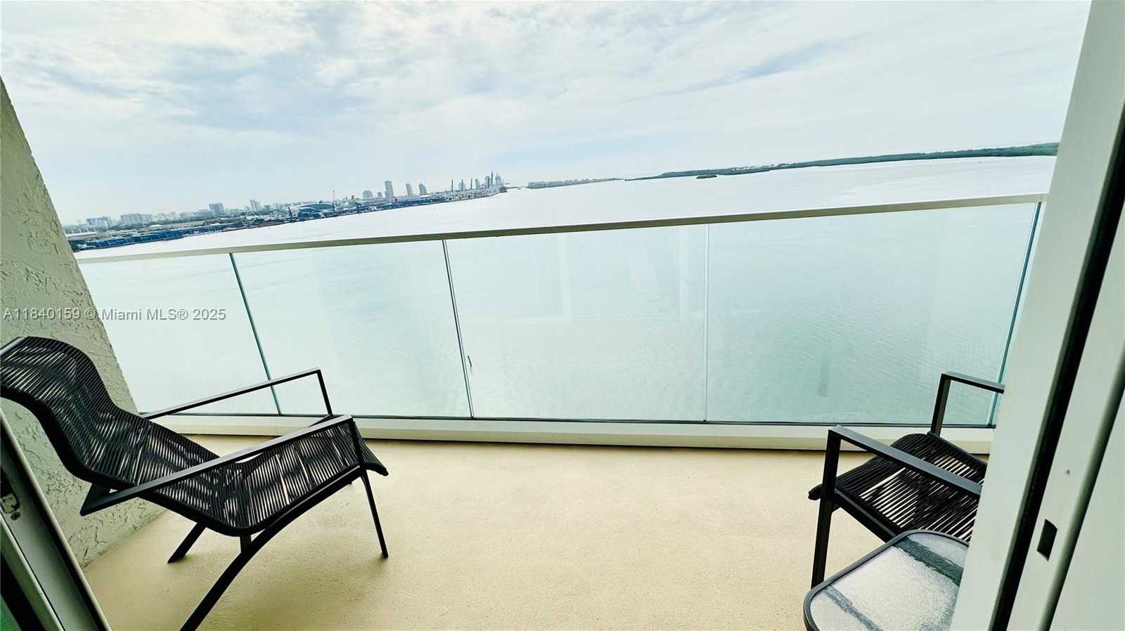 Small Image of 800 CLAUGHTON ISLAND DR #1903, Miami Number 8
