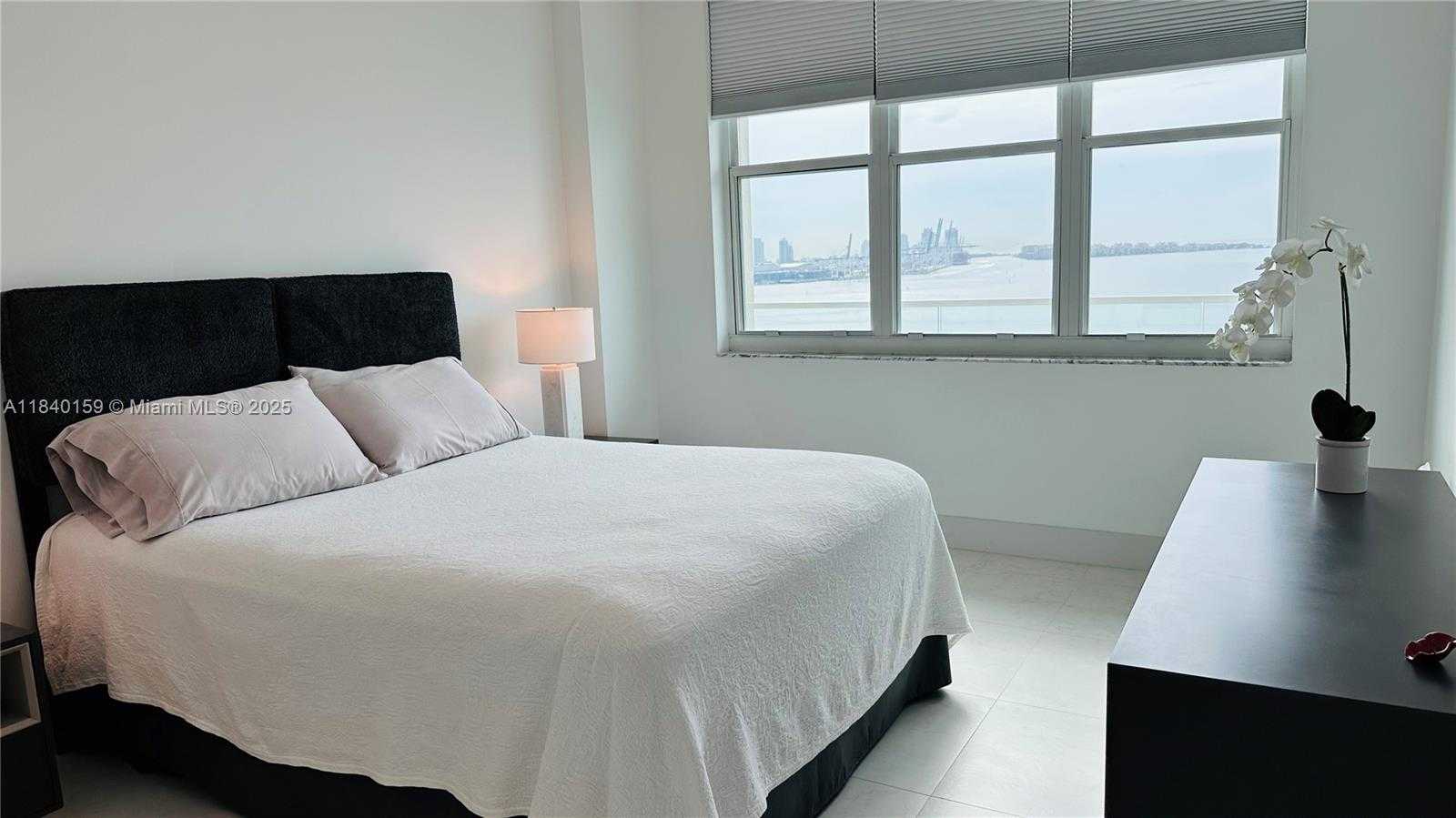 Small Image of 800 CLAUGHTON ISLAND DR #1903, Miami Number 9