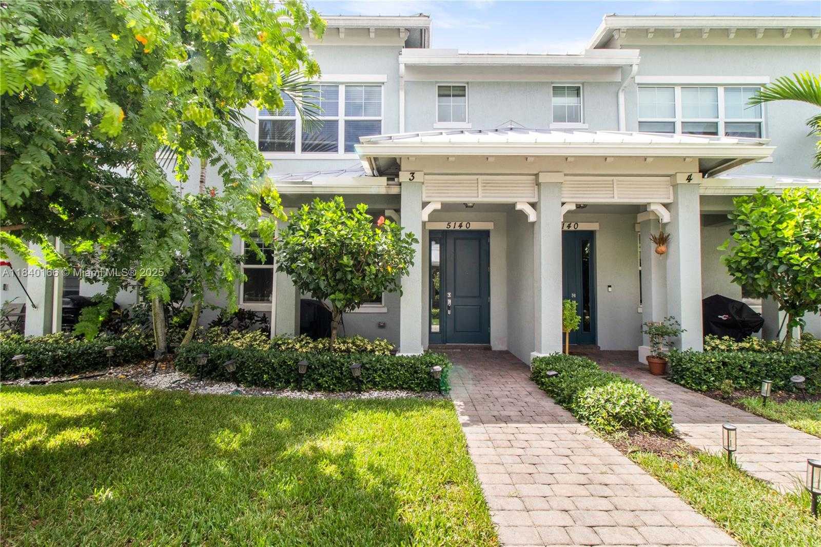 Small Image of 5140 EUCALYPTUS DR #3, Hollywood Number 1