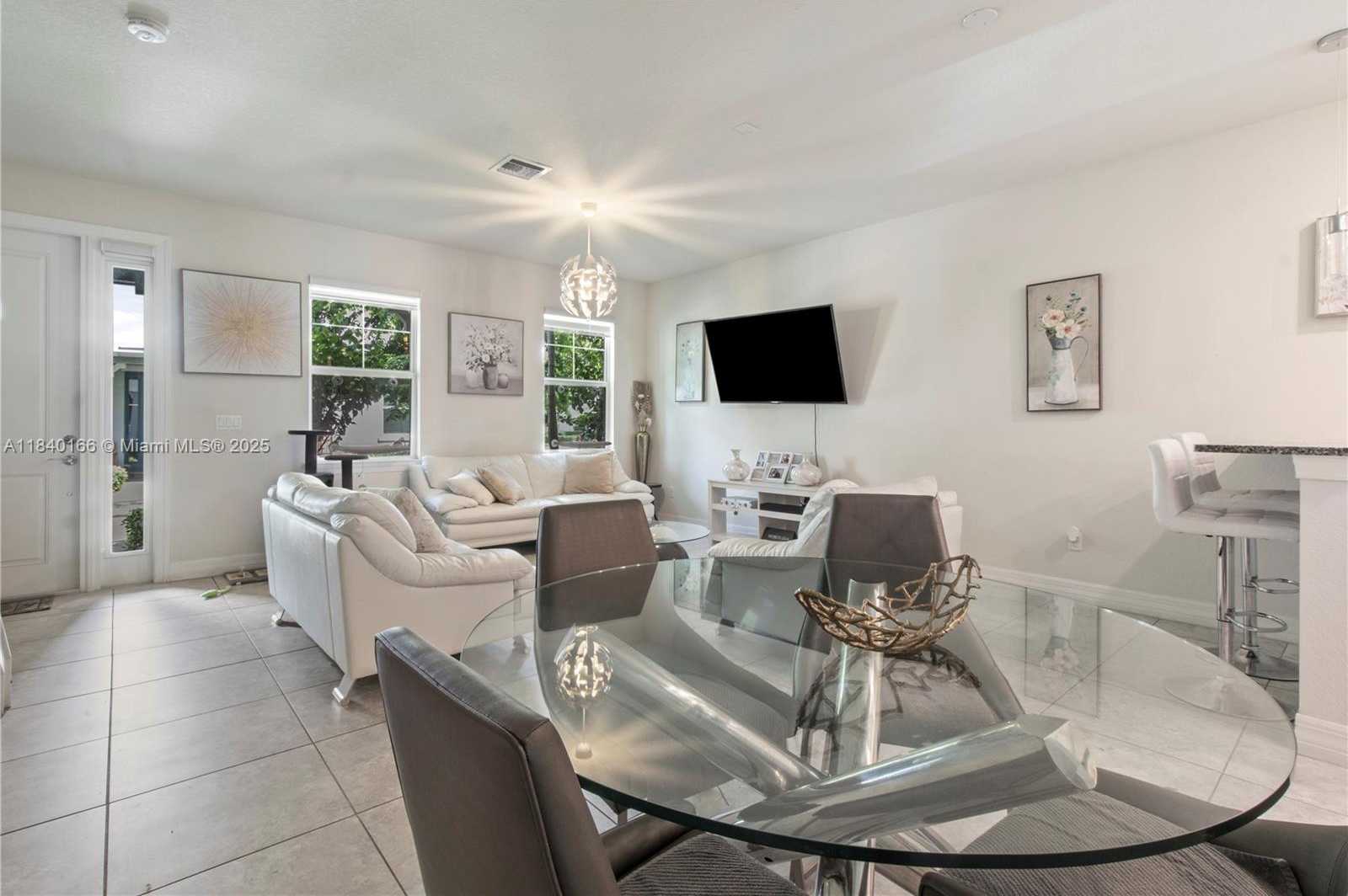 Small Image of 5140 EUCALYPTUS DR #3, Hollywood Number 10
